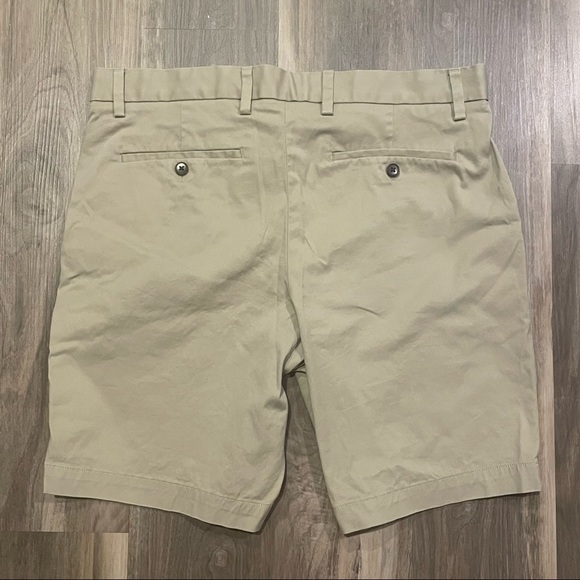 Banana Republic Khaki Shorts - Size 33 - Picture 3 of 3